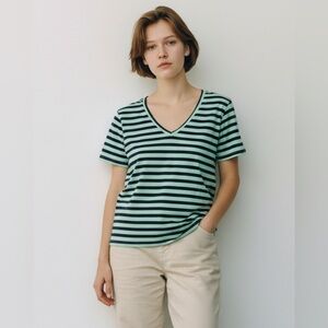 J. Crew - 100 % Cotton V Neck Striped Shirt sz Small